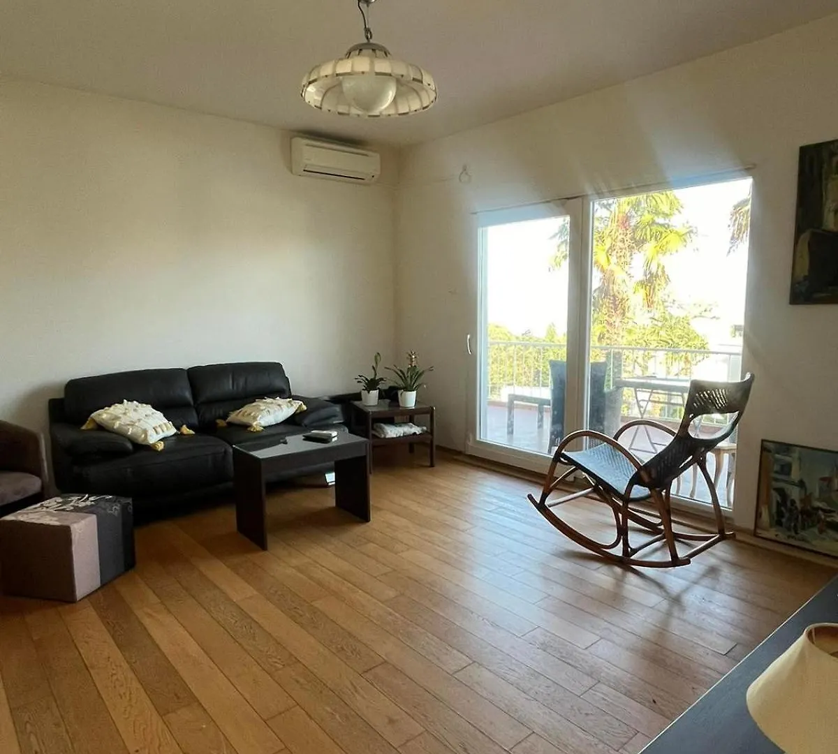 Ike Lovran Apartment